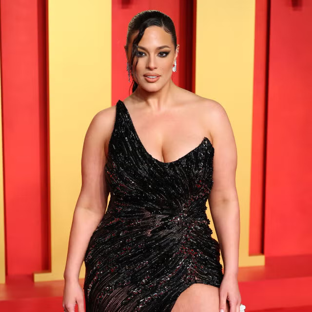 Ashley Graham Net Worth, Wiki, Height, Age, Family, Husband and Career Ashley Graham her body measures about 41-32-46 inches. She is about 5 feet 9 inches tall and weighs around 91 kg.