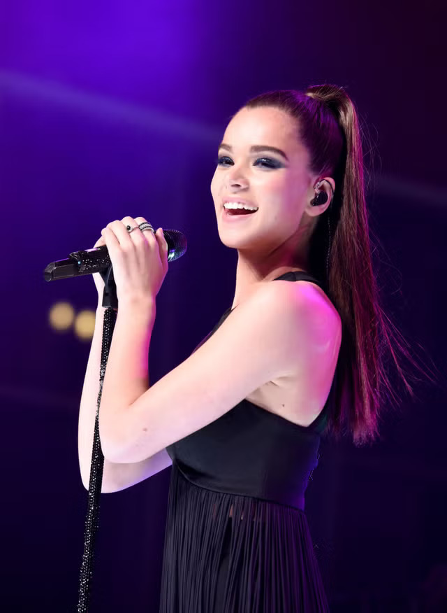 Hailee Steinfeld Net Worth, Wiki, Height, Age, Family, Boyfriend and Career Hailee Steinfeld's music career really began after she was in the Pitch Perfect movies.