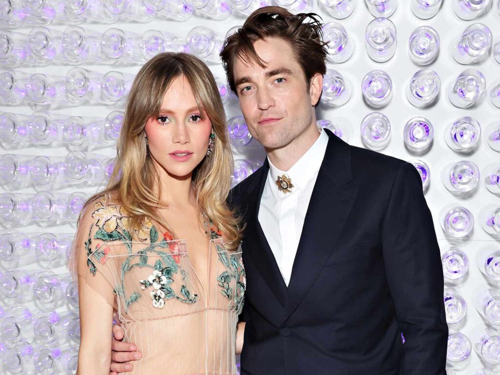 Suki Waterhouse Net Worth, Wiki, Height, Age, Family, Husband and Career Suki Waterhouse is not yet married, but she might get married to Robert Pattinson in the near future.