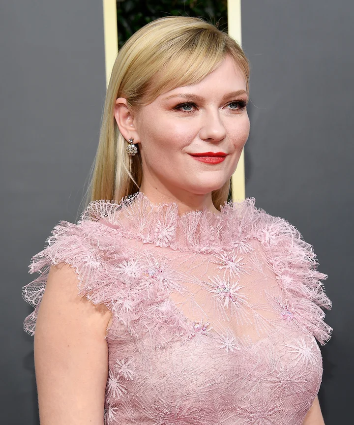 Kirsten Dunst Net Worth, Wiki, Height, Age, Family, Husband and Career Kirsten Dunst major commercial success arrived with her part as the romantic interest in the superhero hit "Spider-Man" (2002).