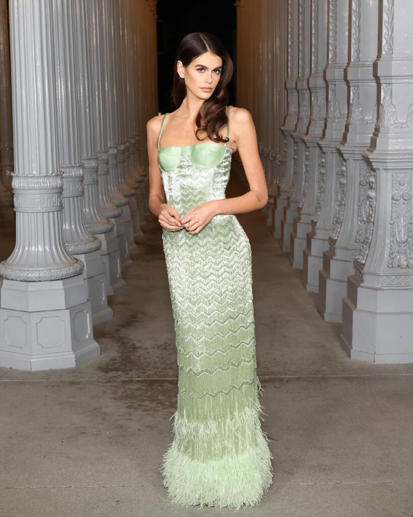 Kaia Gerber Net Worth, Wiki, Height, Age, Family, Boyfriend and Career Kaia Gerber stand is 5 feet 9 inches (1. 76 m) and weight is 55 kilograms (121 lbs).