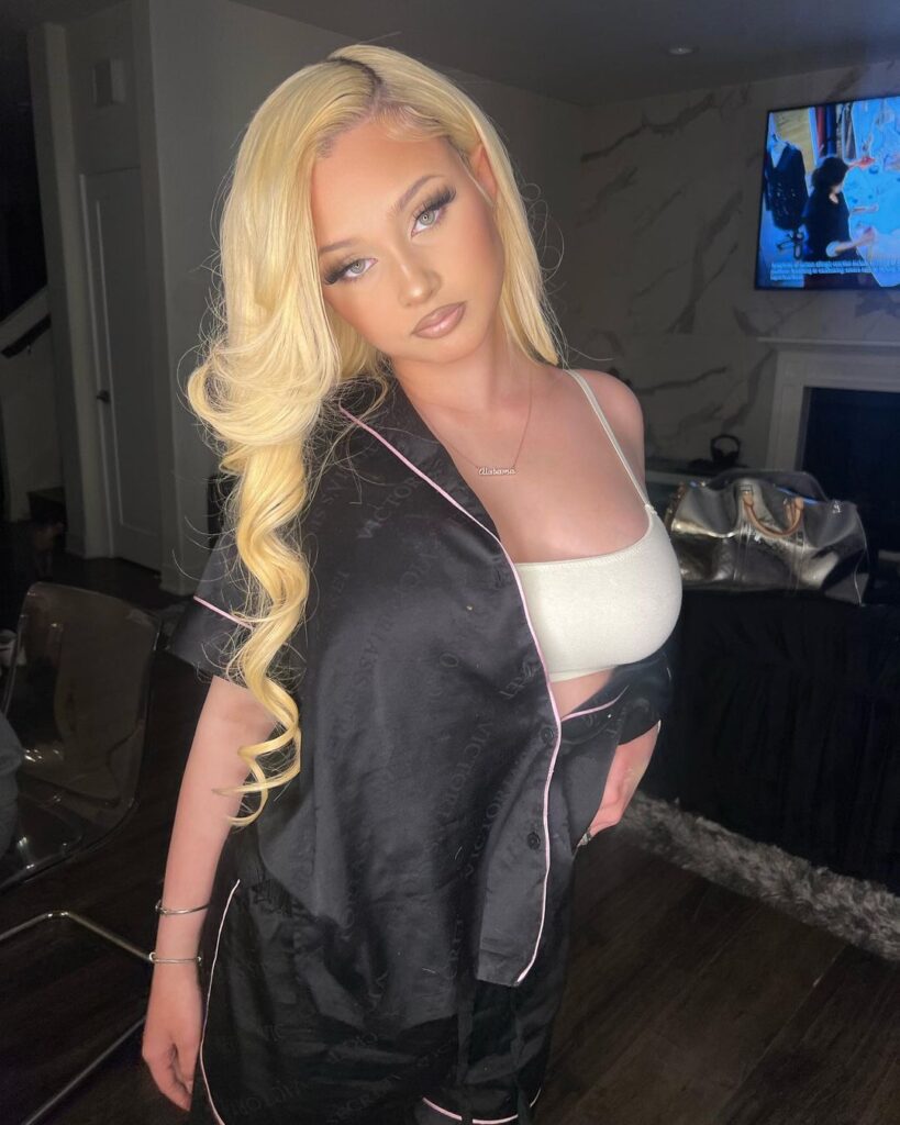 Alabama Barker Net Worth, Wiki, Height, Age, Family, Boyfriend and Career Alabama Barker body measures around 30-24-32 inches. She is about 5 feet 1 inches tall and weighs around 45 kg.