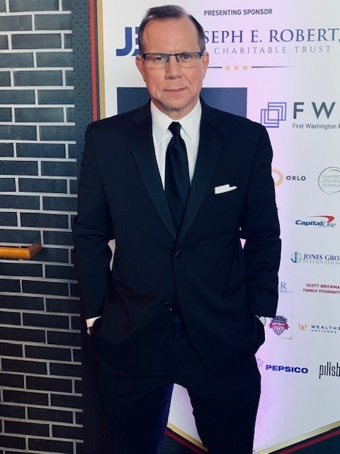 Chad Pergram Net Worth, Salary, Age, Height, Wife, Fox News and Career Chad Pergram stands at a height of 5 feet and 11 inches tall and weight around is 80 kg.