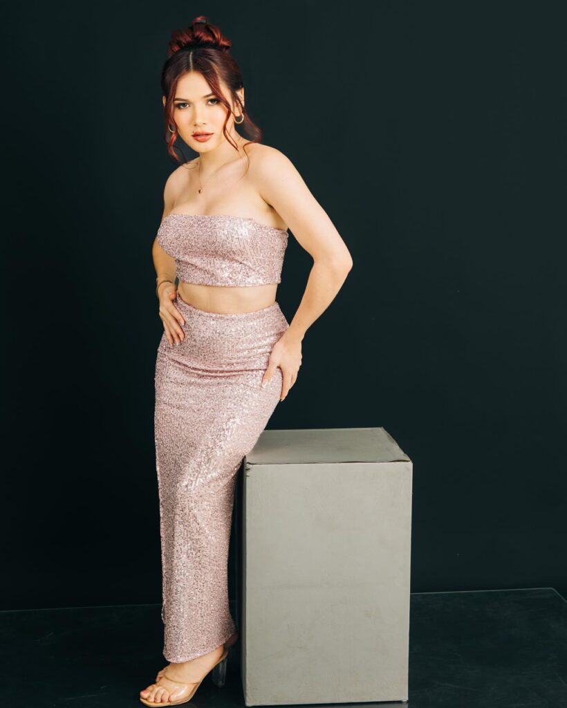 La Uchulú Net Worth, Wiki, Height, Age, Family, Boyfriend and Career La Uchulú is about 5 feet 4 inches tall and weighs around 56 kg. She has red hair and also has brown gray, pretty, and mesmerizing eyes.