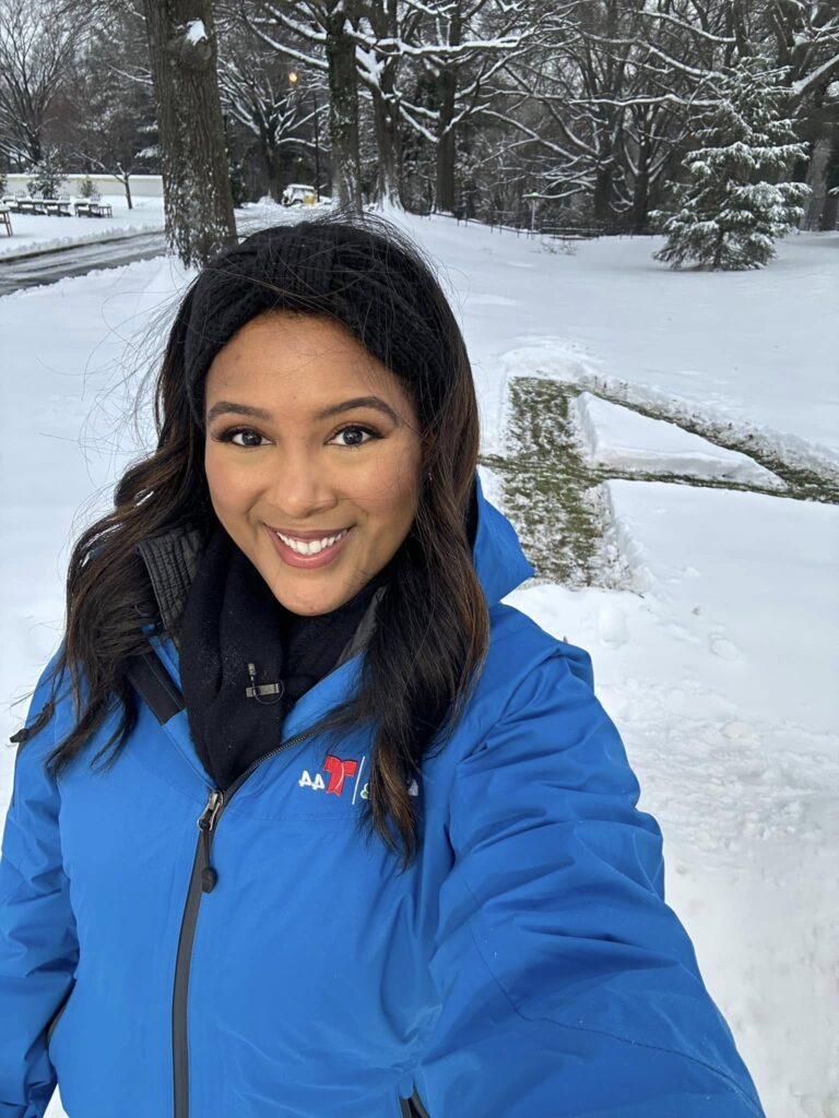 Jessica Faith Net Worth, Salary, Wiki, Age, Height, Parents, Husband and Career Jessica Faith is about height of 5 feet 6 inches (1.68 m) and weighs 65 kg (143 lbs).