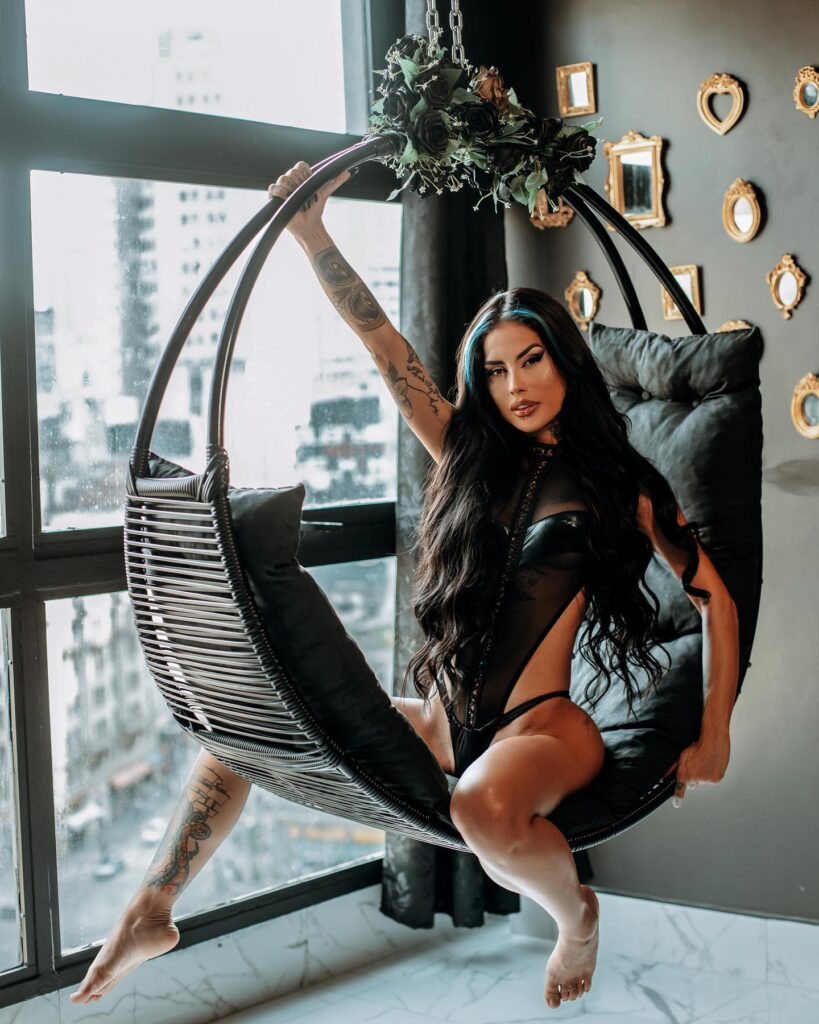 Tati Zaqui Net Worth, Wiki, Height, Age, Family, Boyfriend and Career Tati Zaqui started her musical journey in 2013 by posting tracks to YouTube, quickly catching notice.