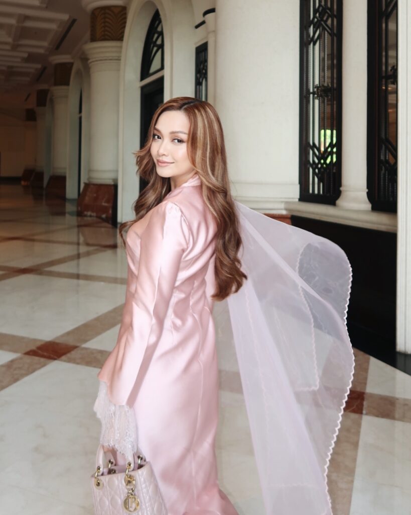 Azira Shafinaz Net Worth, Wiki, Height, Age, Family, Boyfriend and Career Azira Shafinaz Net Worth $1 Million