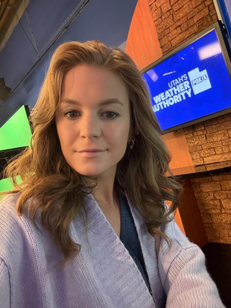 Madi Baggett Net Worth, Salary, Fox News, Wiki, Age, Height, Husband and Career Madi Baggett a stature of 5 feet 5 inches (1.65 m) and weight of 122 lbs (55 Kg).