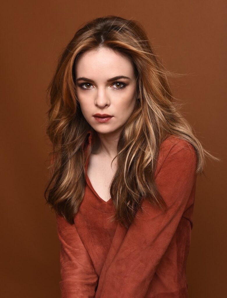 Danielle Panabaker Net Worth, Wiki, Height, Age, Family, Husband and Career Danielle Panabaker wed entertainment lawyer Hayes Robbins on June 24, 2017.