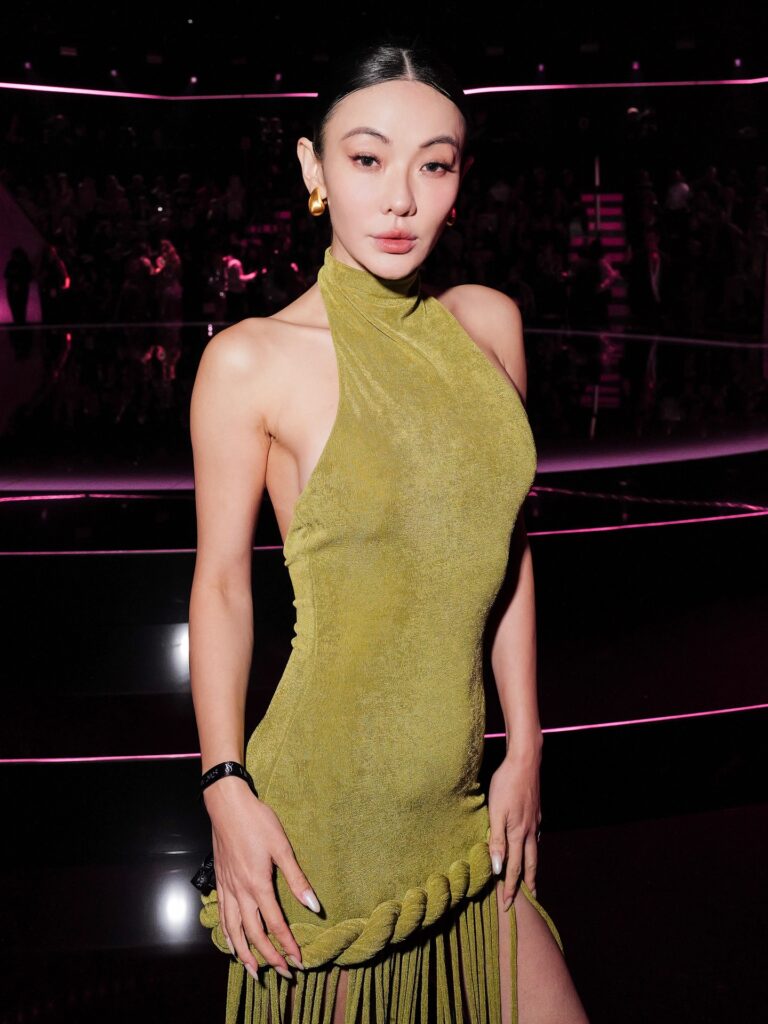 Jessica Wang Net Worth, Wiki, Height, Age, Family, Husband and Career Jessica Wang is about height of 5 feet 7 inches (170 cm) and weighs about 54 kilograms (119 pounds).