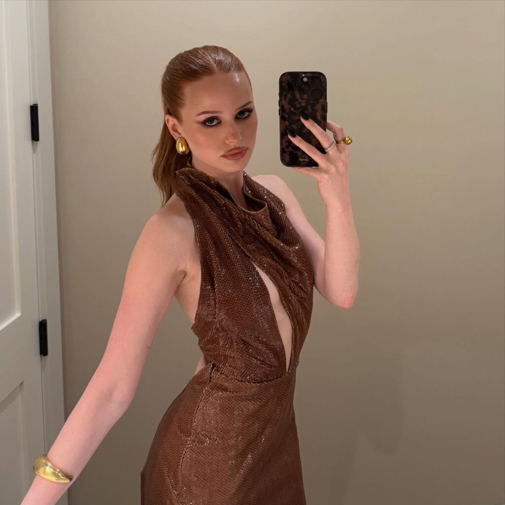 Madelaine Petsch Net Worth, Wiki, Height, Age, Family, Boyfriend and Career Madelaine Petsch stands at an impressive height of 5 feet 6 inches (1.68 m) and weighs approximately 123 pounds (56 kg).