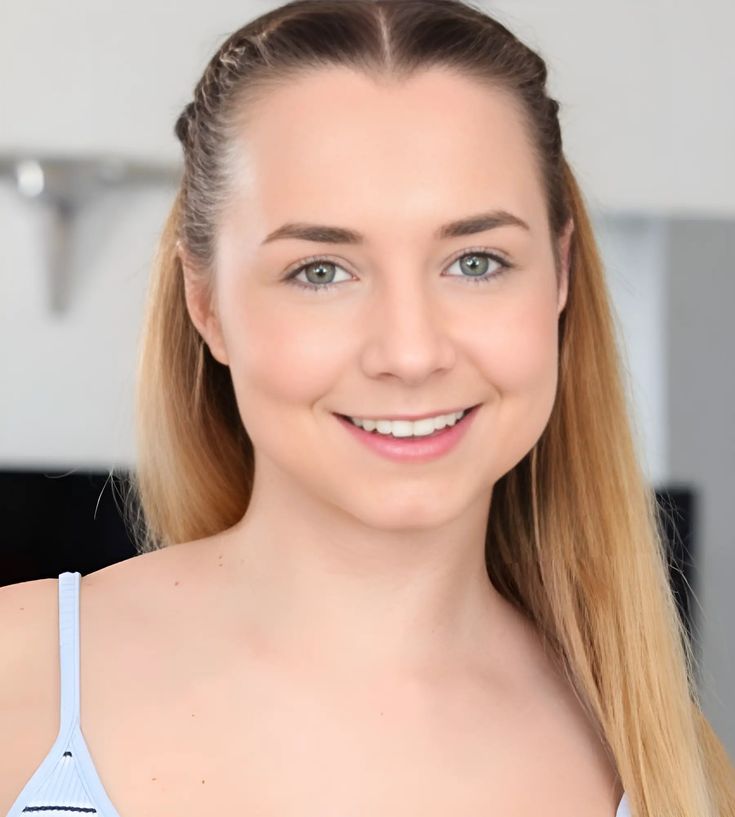 Mona Blue Net Worth, Wiki, Height, Age, Family, Boyfriend and Career Mona Blue Net Worth $118,000 USD