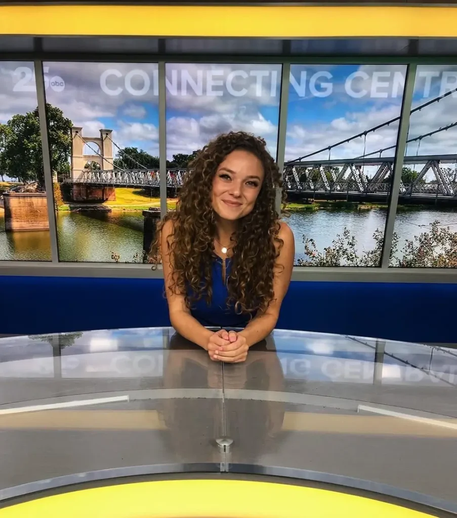 Bayne Froney Net Worth, Salary, Wiki, Age, Height, Husband and Career Bayne Froney works as a meteorologist and weathercaster at WLEX TV LEX 18 News located in Lexington, Kentucy.