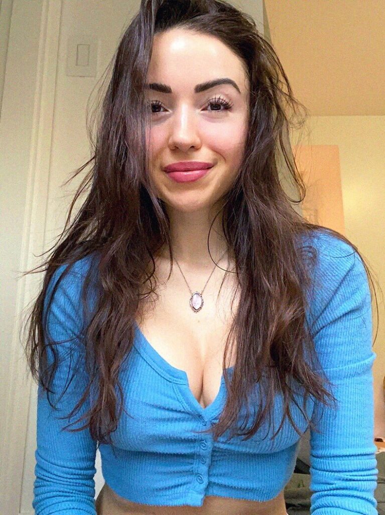 Samara Redway Net Worth, Wiki, Height, Age, Family, Husband and Career Samara Redway height around 5 feet 6 inches tall and weighs 57 kilograms.