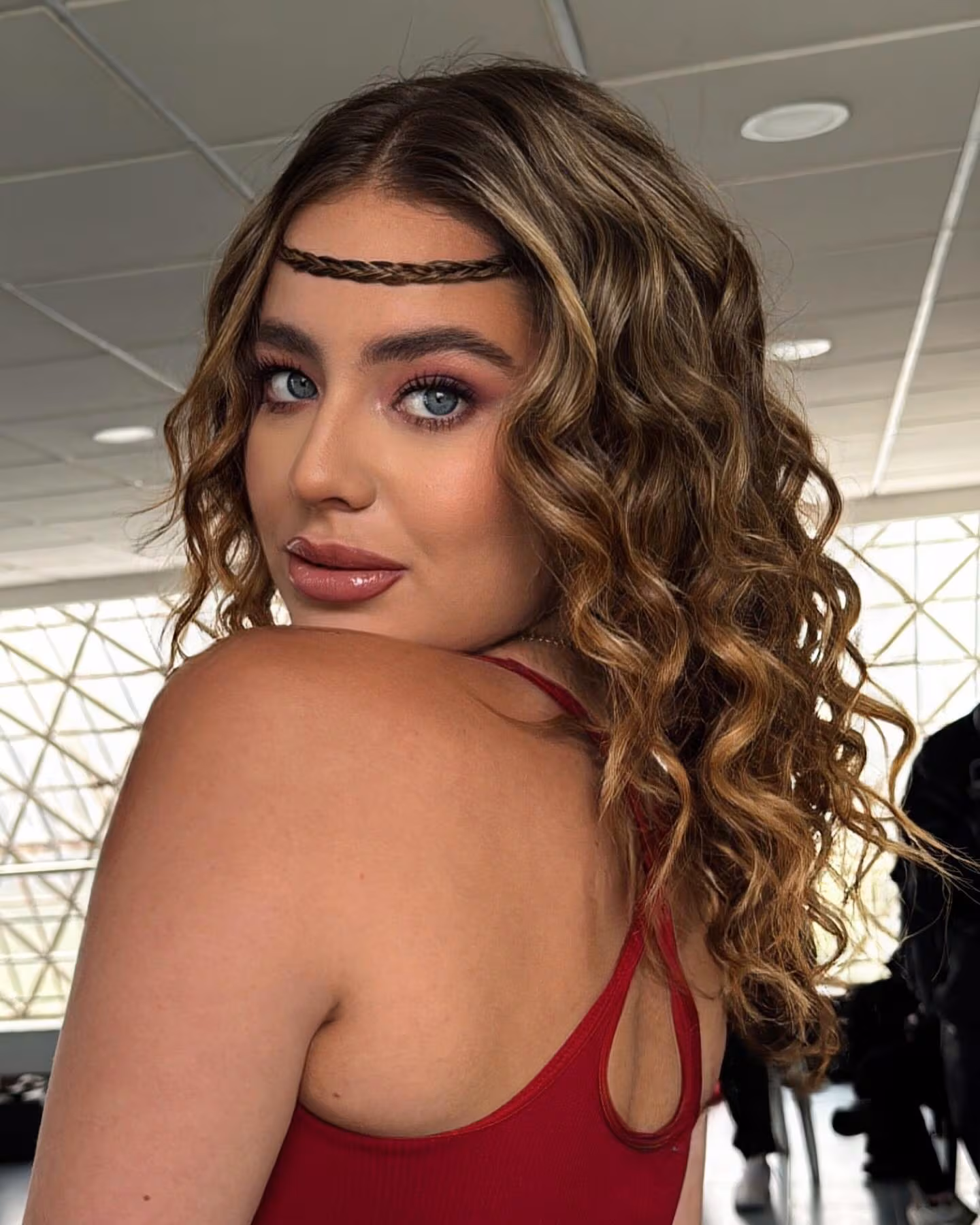 Nicole Curiel Net Worth, Wiki, Height, Age, Family, Boyfriend and Career Nicole Castillo Curiel started her career beginning with minor parts in single episodes like La Rosa de Guadalupe and Como dice el dicho.