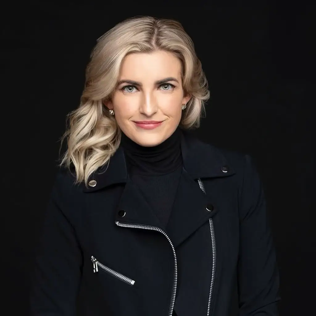 Sophia Minnaert Net Worth, Salary, Wiki, Age, Height, Husband and Career Sophia Minnaert began her professional journey interning at WISN. Prior to her opportunity at FOX, she was employed with WISN.