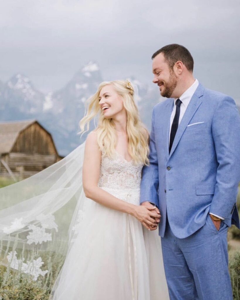 Beth Behrs Net Worth, Wiki, Height, Age, Family, Husband and Career Beth Behrs romantically linked with Michael Gladis since the year 2010. That pair got engaged in a quiet event on 10 July 2016.