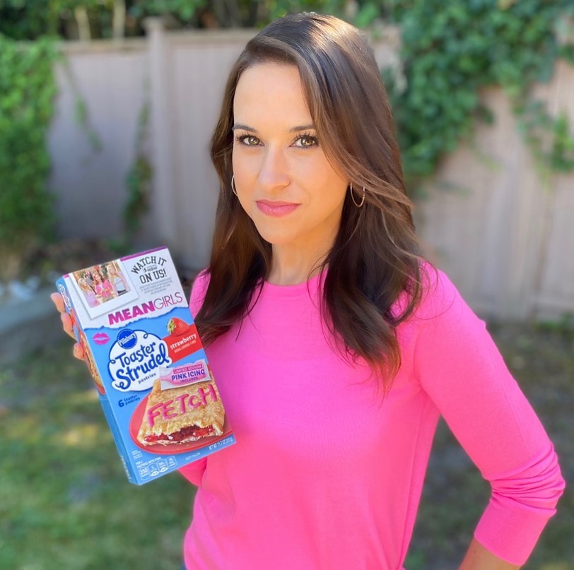 Lacey Chabert Net Worth, Husband, Wiki, Age, Height, Parents, Movies and Career Lacey Chabert stands 5 feet 2 inches (157 cm) high and weighs about 121 pounds (55 kg).