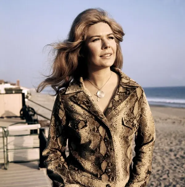 Loretta Swit Net Worth, Husband, Wiki, Age, Height, Parents, Movies and Career Loretta Swit height is 5 feet 6 inches (1.67 m) and weight is 55 kilograms (121 lbs).