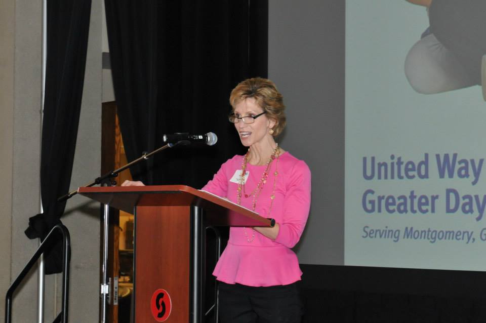 Cheryl McHenry Net Worth, WHIO-TV, Salary, Wiki, Age, Height, Husband and Career Cheryl McHenry is about 5 feet 6 inches tall and weighs around 61 kg.