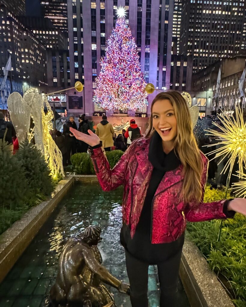 Dani Beckstrom Net Worth, Salary, Wiki, Age, Height, Parents, Husband, ABC 7 and Career Dani Beckstrom measures 5 feet 7 inches tall (170 cm) and weighs around 150 pounds (68 kg).