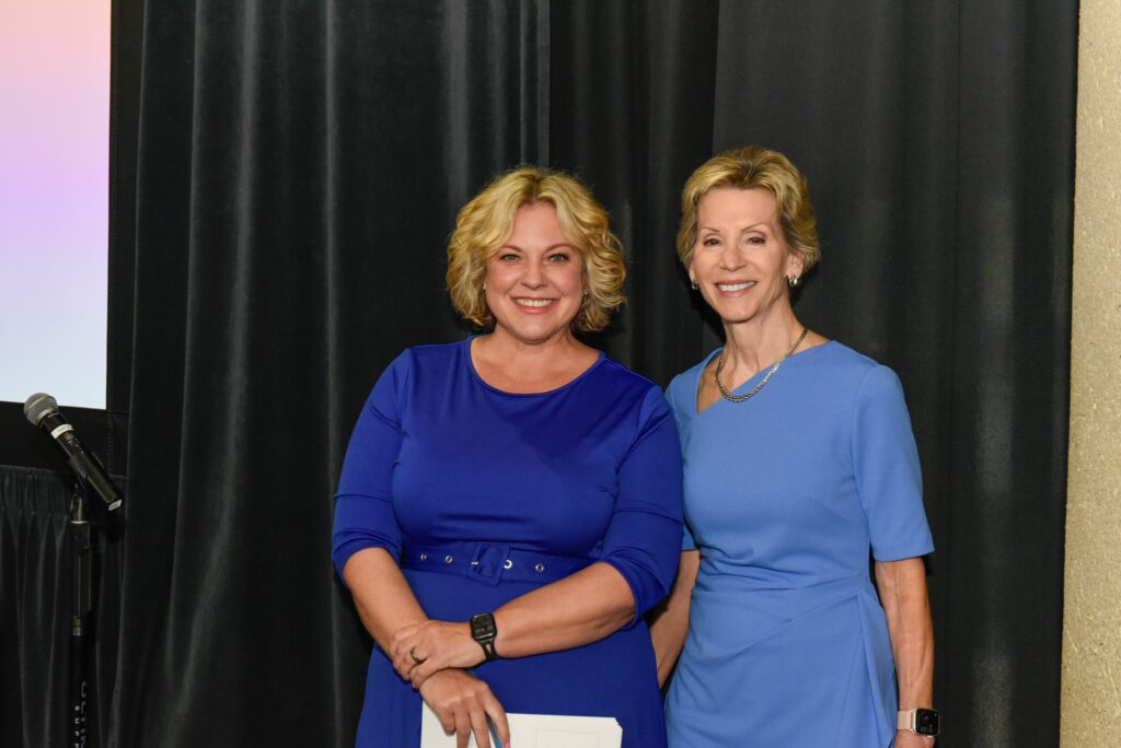 Cheryl McHenry Net Worth, WHIO-TV, Salary, Wiki, Age, Height, Husband and Career Cheryl expert path in reporting started not long after college when she began working at WHIO-TV Channel 7 as a correspondent in 1981.