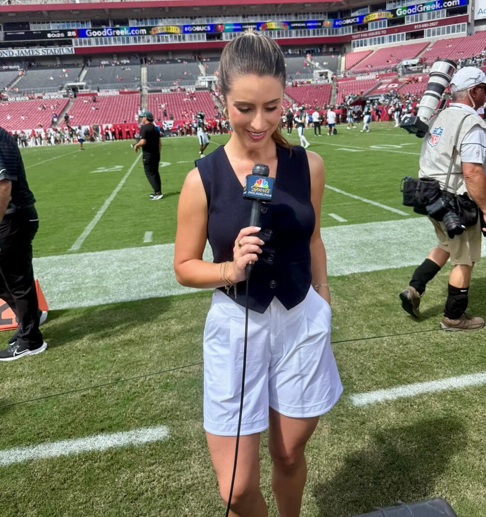 Ashlyn Sullivan Net Worth, Salary, Wiki, Age, Height, Husband NBC Sports and Career Ashlyn Sullivan made the brave choice to depart from her native Florida for what she terms “the premier sports environment nationwide.”