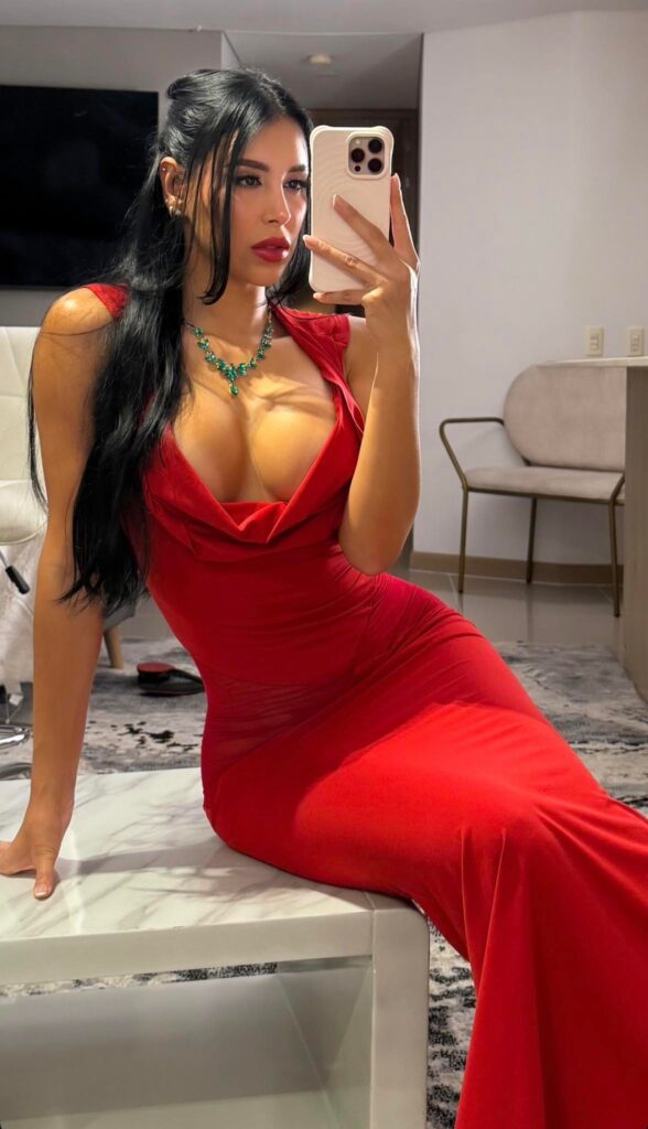 Dahyana Gaitan Net Worth, Wiki, Age, Height, Parents, Boyfriend and Career Dahyana Gaitan is about 5 feet 6 inches tall, which is roughly 167 centimeters or 1.67 meters. She weighs around 61 kilograms, or about 135 pounds.