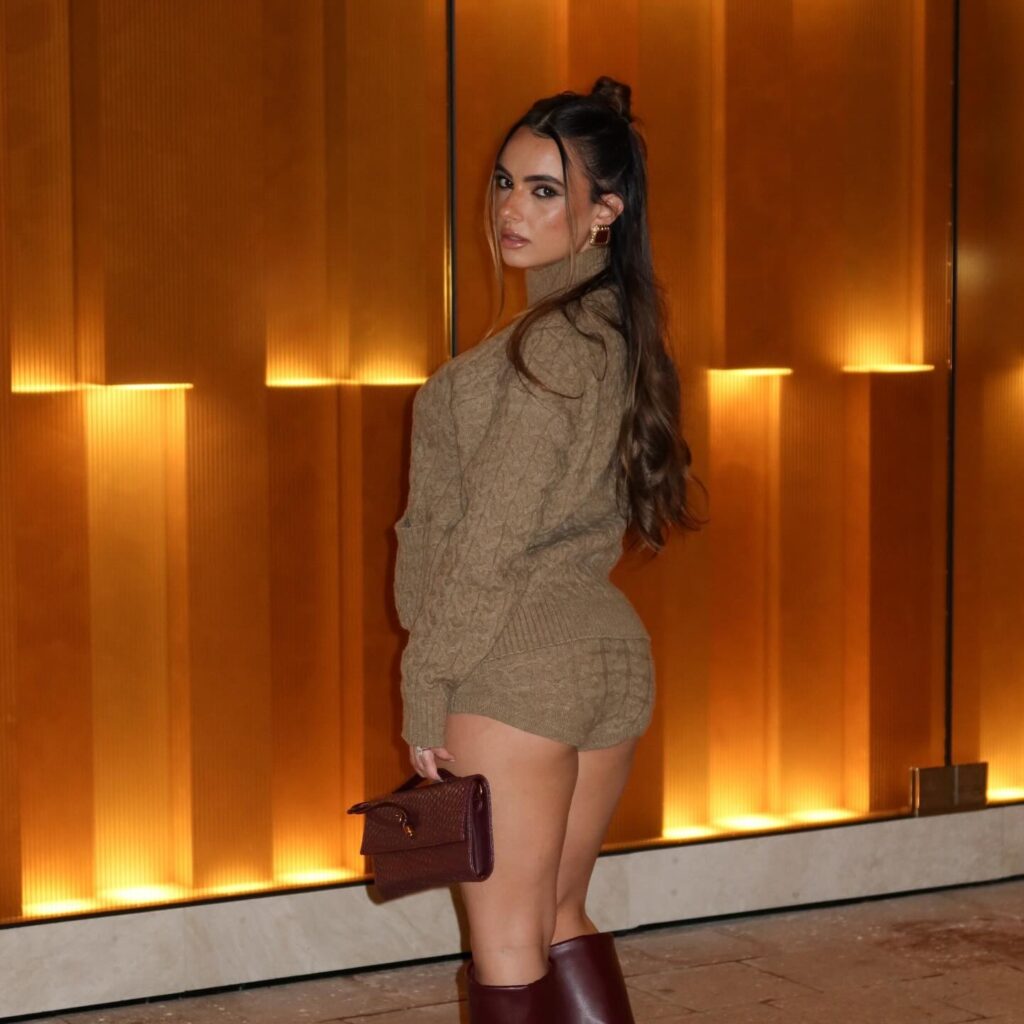 Ariana Isabel Net Worth, Wiki, Age, Height, Boyfriend and Career Ariana Isabel joined the modeling industry following her rising fame gaining notice from apparel companies.