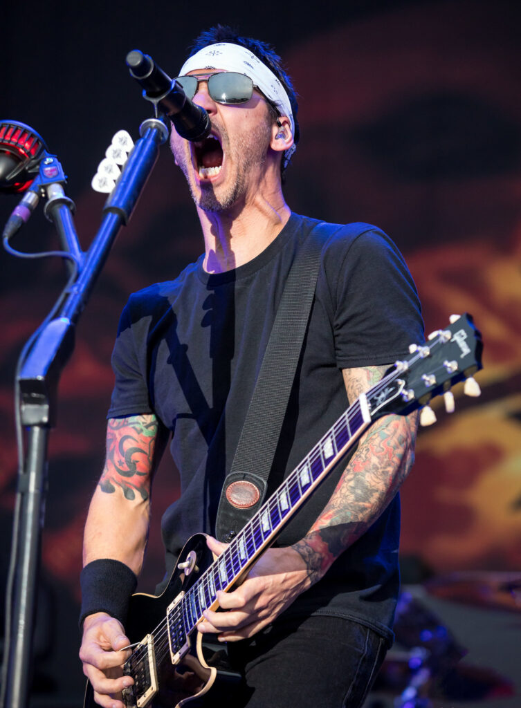 Sully Erna Net Worth, Wife, Wiki, Age, Height, Parents, Songs and Career Sully Erna Top 10 Best Songs