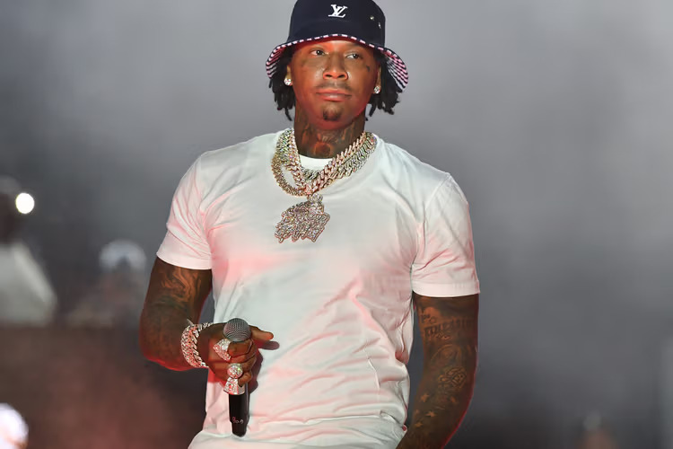 Moneybagg Yo Net Worth, Wife, Wiki, Age, Height, Parents, Songs and Career Moneybagg Yo foray into music career began with the release of his first mixtape, “From Da Block 2 Da Booth,” on April 16, 2012, under Bread Gang Entertainment.