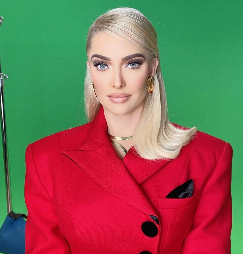 Erika Jayne Net Worth, Husband, Wiki, Age, Height, Parents, Songs and Career Erika Jayne height is 5 feet 7 inches (1.70 m) and weight is 62 kilograms (137 lbs).