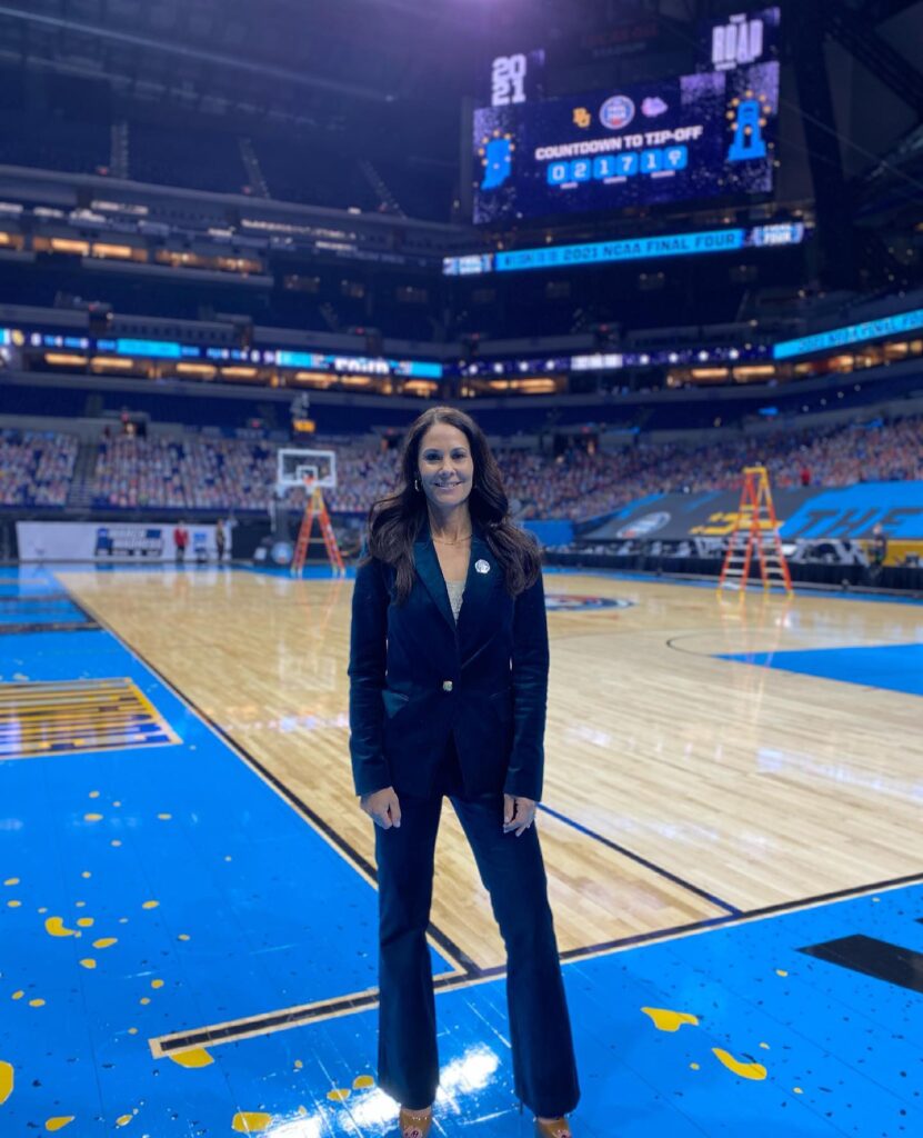 Tracy Wolfson Net Worth, Husband, Wiki, Age, Height, Parents, Sportscaster and Career Tracy Wolfson height is 5 feet 6 inches and weight is 57 Kilograms.