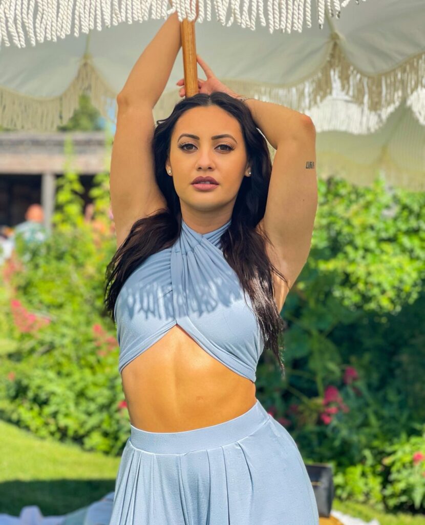 Francia Raisa Net Worth, Boyfriend, Wiki, Age, Height, Parents, Movies and Career Francia Raisa height is 5 feet 3 inches (1.60 m) and weight is 52 kilograms (110 lbs).