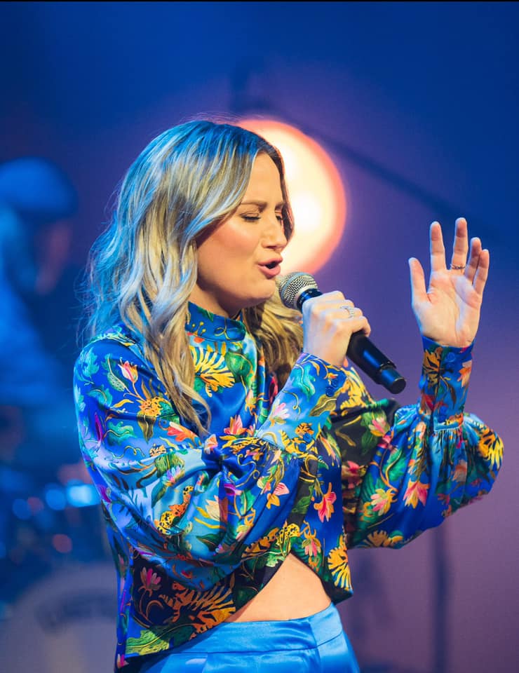 Jennifer Nettles Net Worth, Husband, Wiki, Age, Height, Parents, Songs and Career Jennifer Nettles a famend singer, songwriter, actress, and document producer, started out her track profession in 1996.