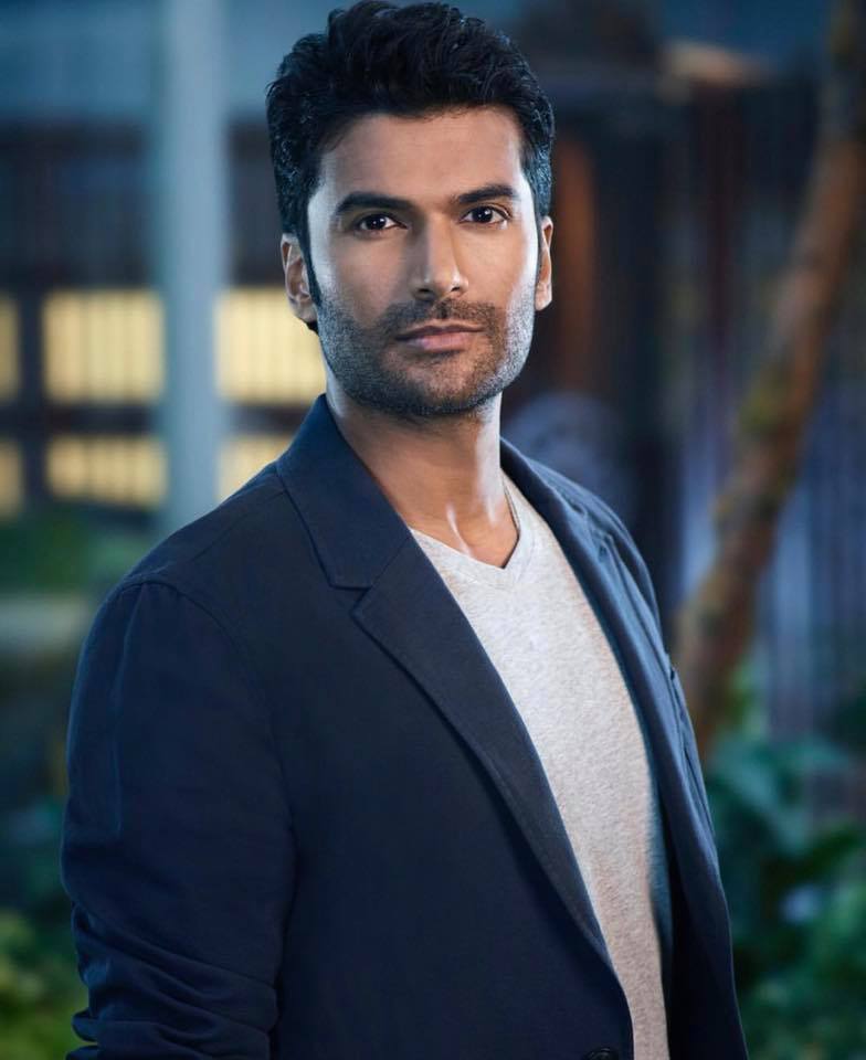 Sendhil Ramamurthy Net Worth, Wife, Wiki, Age, Height, Parents, Movies and Career He made his debut movie look in the 2001 quick drama “Little India” and then promised himself that he wouldn’t focal point entirely on portraying Indian characters.