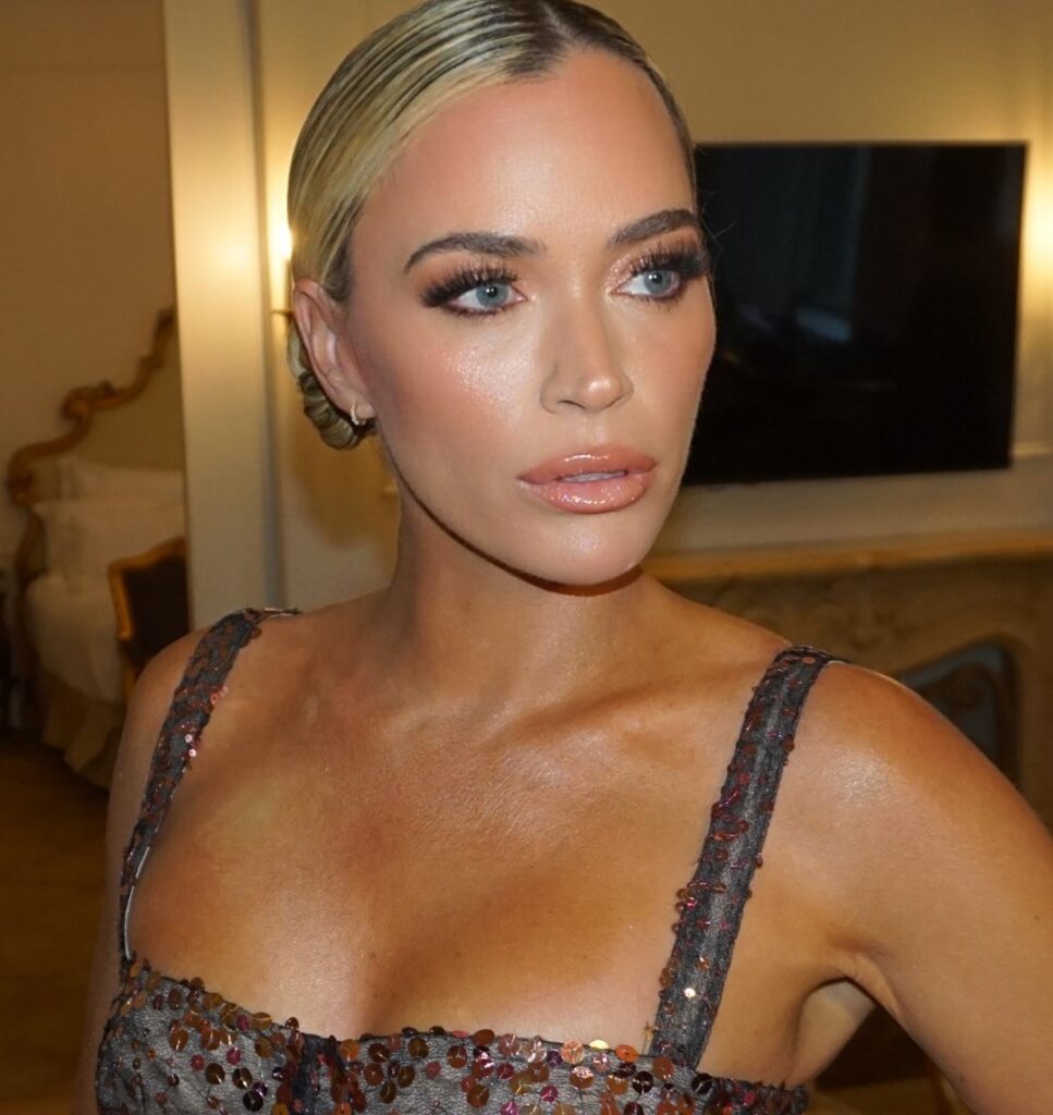 Teddi Mellencamp Arroyave Net Worth, Husband, Wiki, Age, Height, Parents, TV and Career Teddi Mellencamp Arroyave Net Worth $8 million to $20 million.