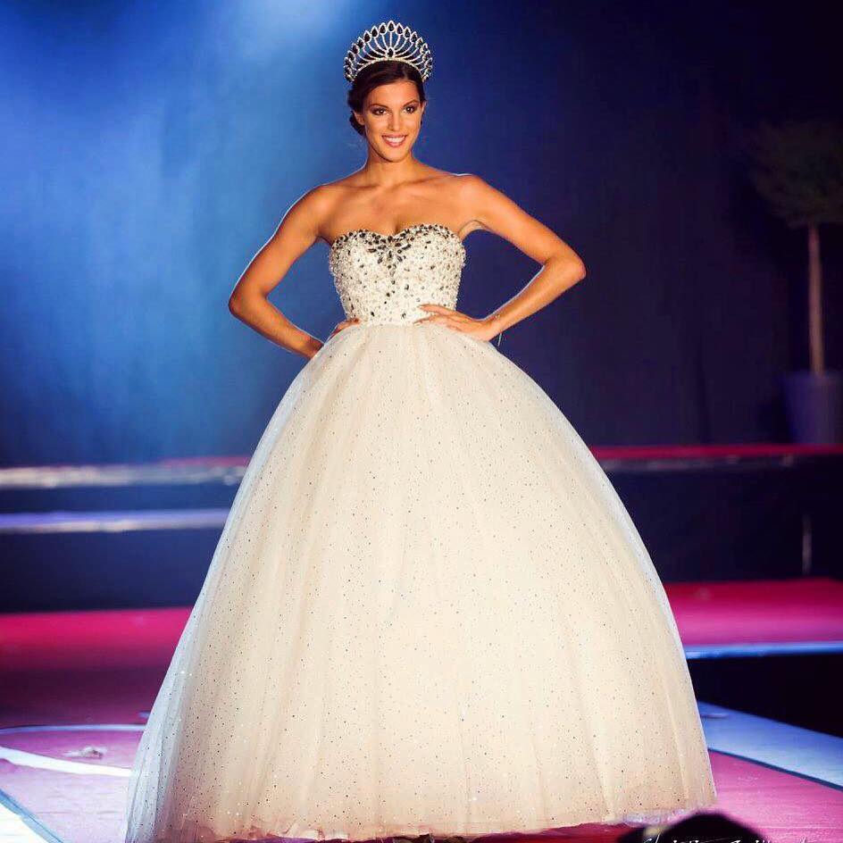 Iris Mittenaere Net Worth, Husband, Wiki, Age, Height, Parents, Models and Career The very first primary splendor competition the place Mittenaere noticed success was once the ‘Miss Flandre’ contest in Bailleut in 2015.