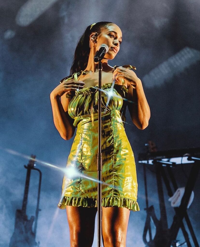 Jorja Smith Net Worth, Husband, Wiki, Age, Height, Songs and Career Jorja Smith has collaborated with quite a few distinguished artists, such as Drake, Stormzy, and Kali Uchis.