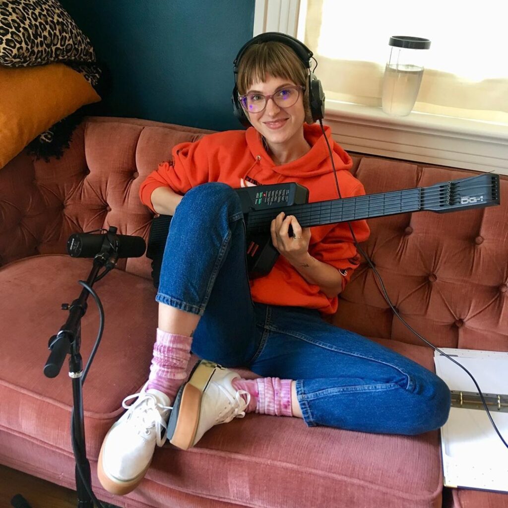 Hayley Williams Net Worth, Husband, Wiki, Age, Height, Parents, Songs and Career Hayley Williams height is 5 feet 2 inches (1.57 m) and weight is 53 kilograms (117 lbs).