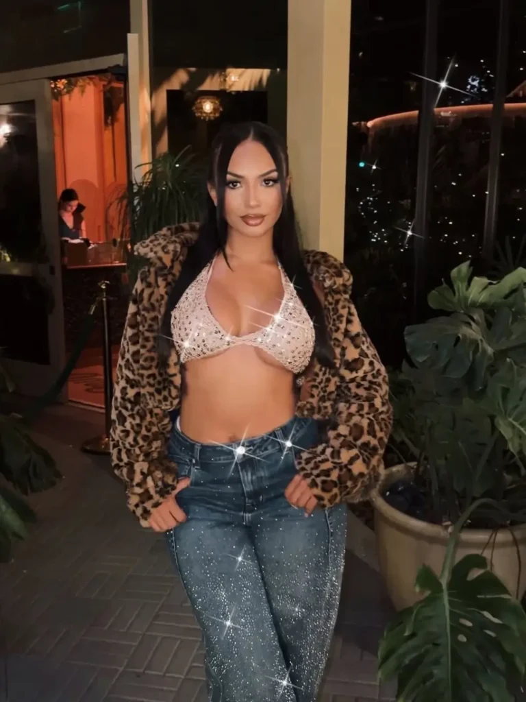 Camila Bernal Net Worth, Model, Wiki, Age, Height, Parents, Boyfriend and Career Camila Bernal stands about 5 ft 5 inches tall, which equals round 165 centimeters or 1.65 meters. She weighs about 73 kilograms or 160 pounds.