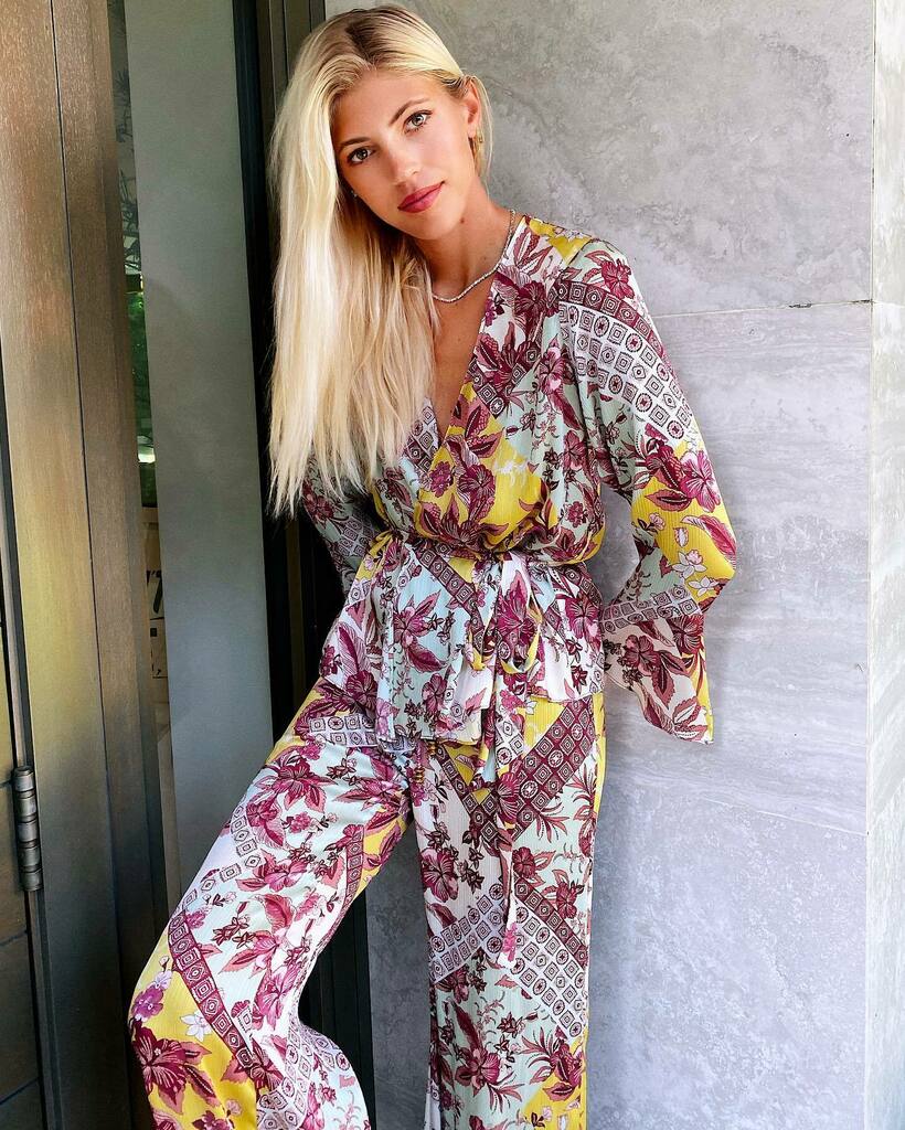 Devon Windsor Net Worth, Husband, Wiki, Age, Height, Parents, Modeling and Career Devon Windsor was once 14 years historical via St. Louis trend photographer Suzy Gorman. In 2008, Windsor signed with West Model & Talent Management.