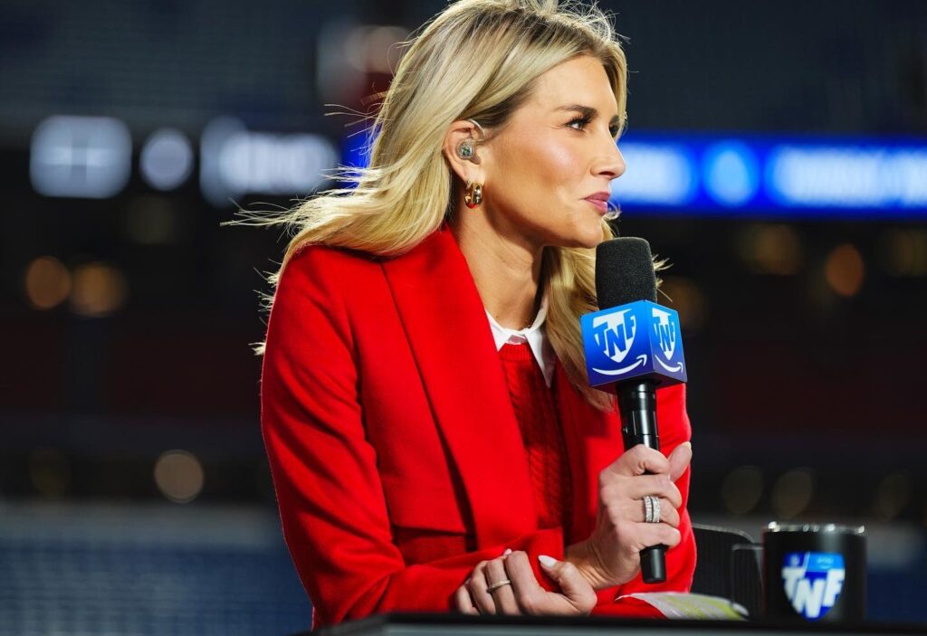 Charissa Thompson Net Worth, Husband, Wiki, Age, Height, Fox News and Career Charissa Thompson profession in broadcasting commenced with roles at the Big Ten Network and Fox Sports Net.