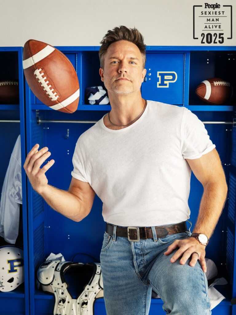 Scott Porter Net Worth, Wife, Wiki, Age, Height, Parents, Movies and Career Matthew Scott Porter started his profession on stage, originating the position of Matthew in the Off-Broadway musical Altar Boyz in 2004.