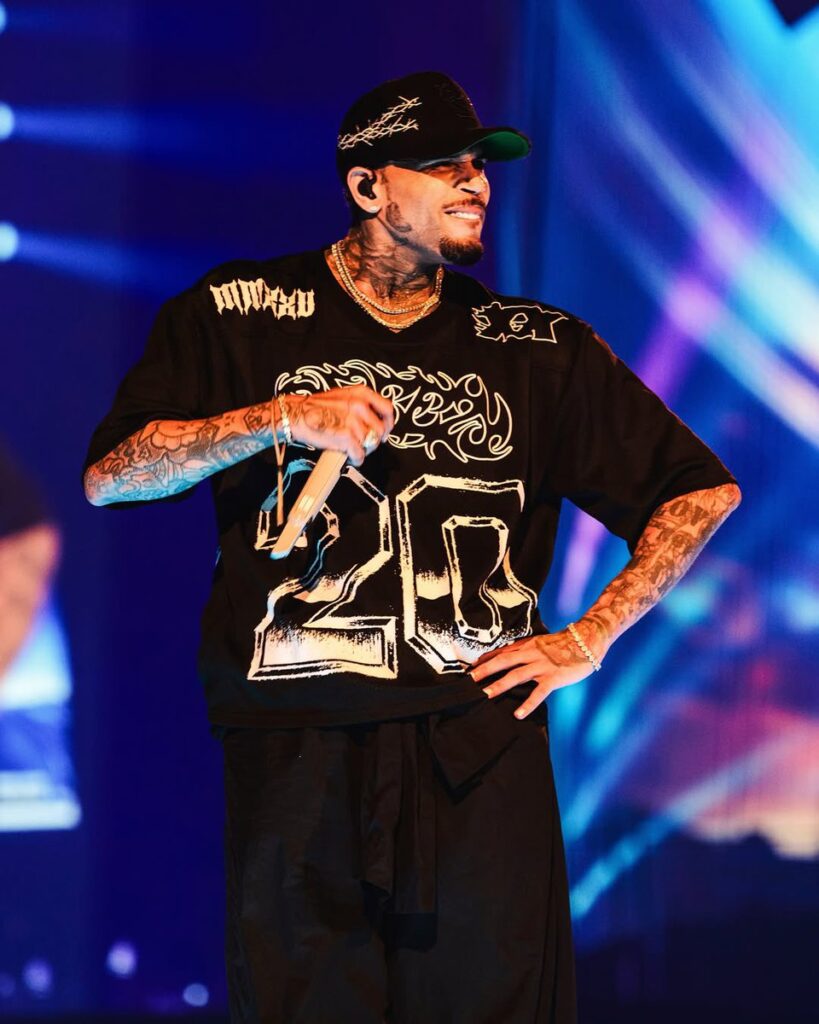 Chris Brown Net Worth, Wife, Wiki, Age, Height, Parents, Songs and Career Chris Brown’s height is 6 feet 1 inch (1.85 m) and weight is 82 kilograms (181 lbs).