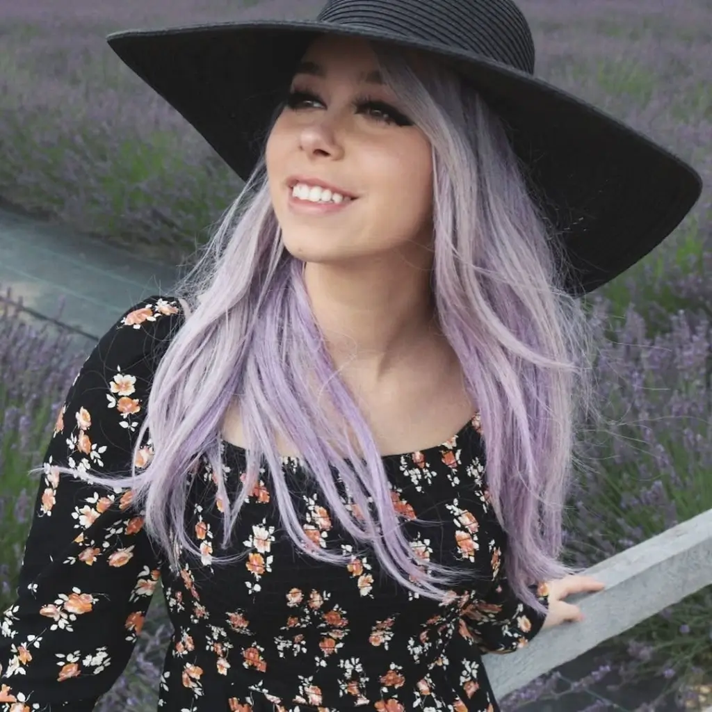 Shoe0nHead Net Worth, Husband, Wiki, Age, Height, Ethnicity, Youtuber and Career Shoe0nHead has an approximate height of 5 ft 6 inches and weight is 60 kilograms or about 132 pounds.