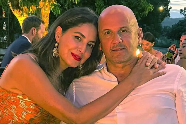 Cecilia Vega Net Worth, Salary, Husband, Wiki, Age, Height, Journalist and Career Cecilia Vega is married to Ricardo Jiménez, who is a Highway Patrol Officer in California.