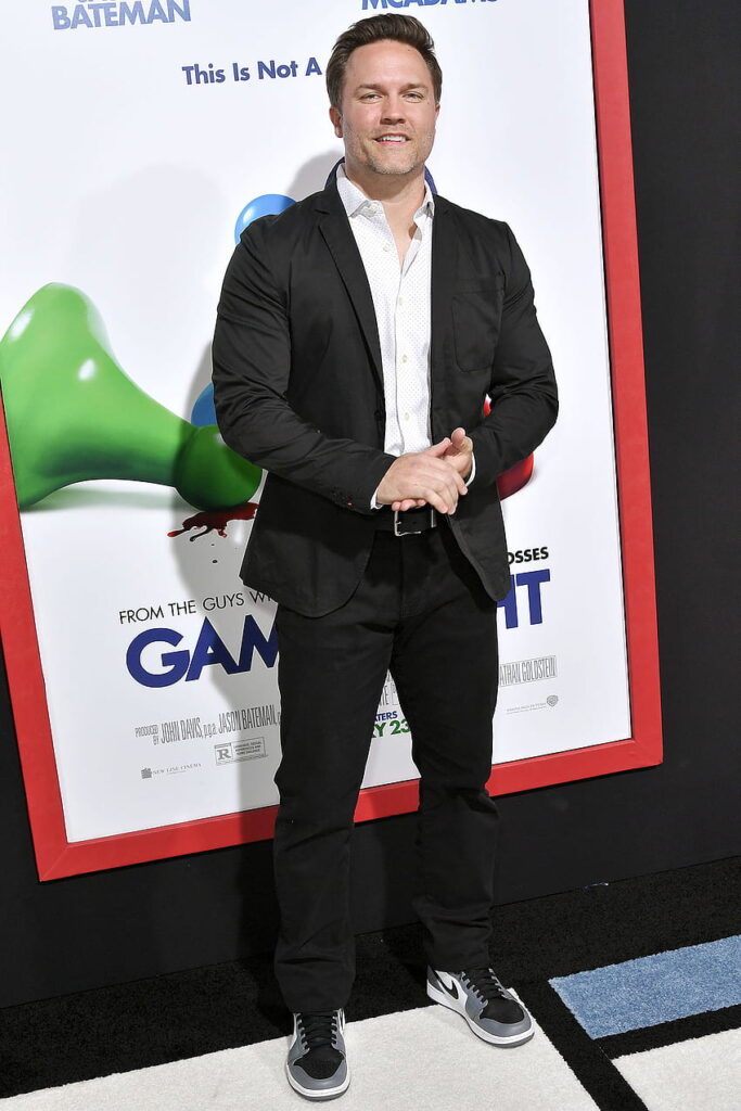 Scott Porter Net Worth, Wife, Wiki, Age, Height, Parents, Movies and Career Scott Porter height is 6 feet 0 inches (1.83 m) and weight is 87 kilograms (192 lbs).