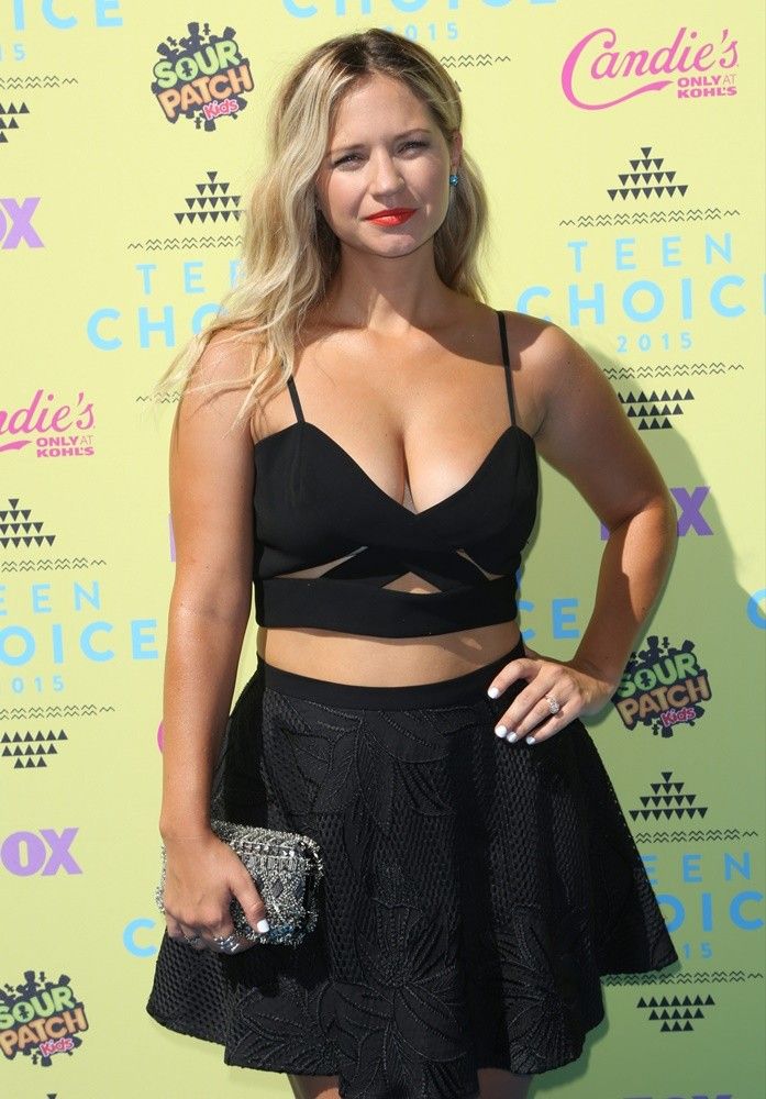 Vanessa Ray Net Worth, Husband, Wiki, Age, Height, Movies and Career Vanessa Ray commenced her profession in theater, incomes her Actors’ Equity Association card whilst performing in the musical Footloose.