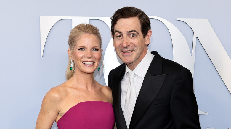 Kelli O’Hara Net Worth, Husband, Wiki, Age, Height, Movies, Songs and Career Kelli Christine O’Hara has been married to Greg Naughton, a musician with The Sweet Remains and son of actor James Naughton, because July 28, 2007.